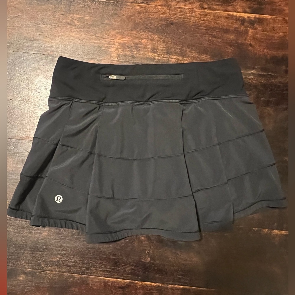 Lululemon Athletica Black Skirt in Size 2